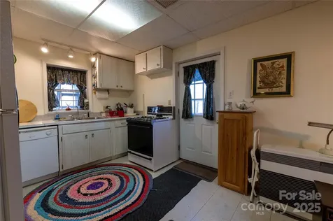 120 Powderhorn Drive Burnsville NC 28714