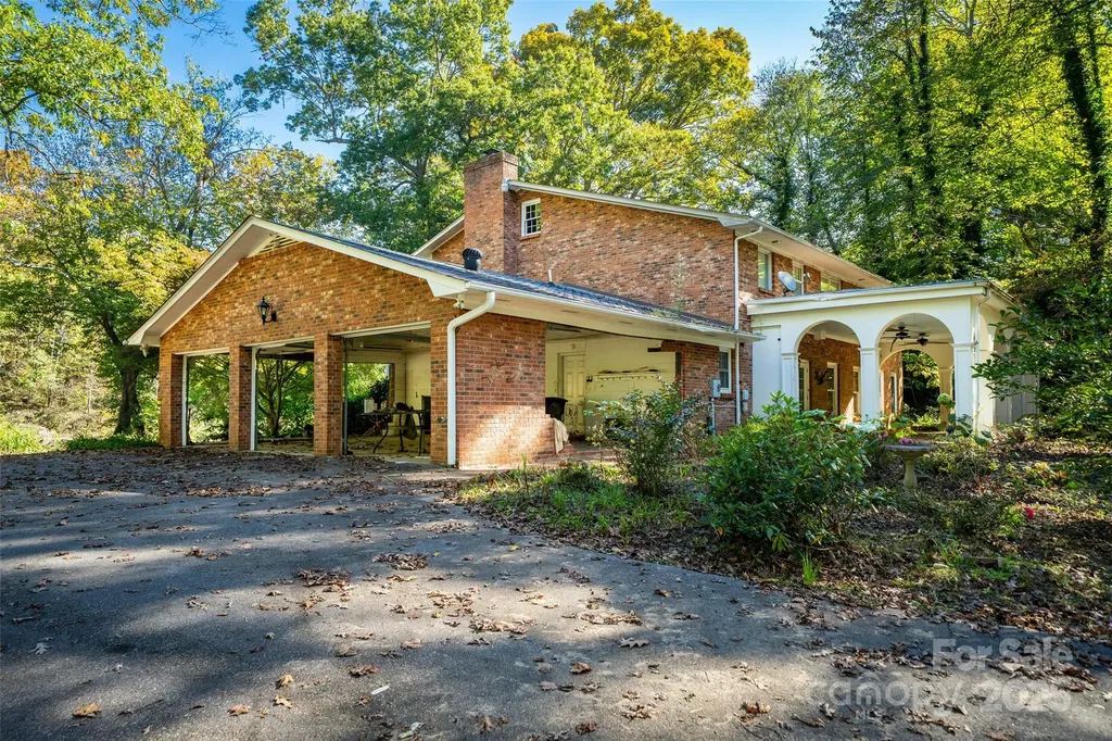 21 Riverbend Road Canton NC 28716