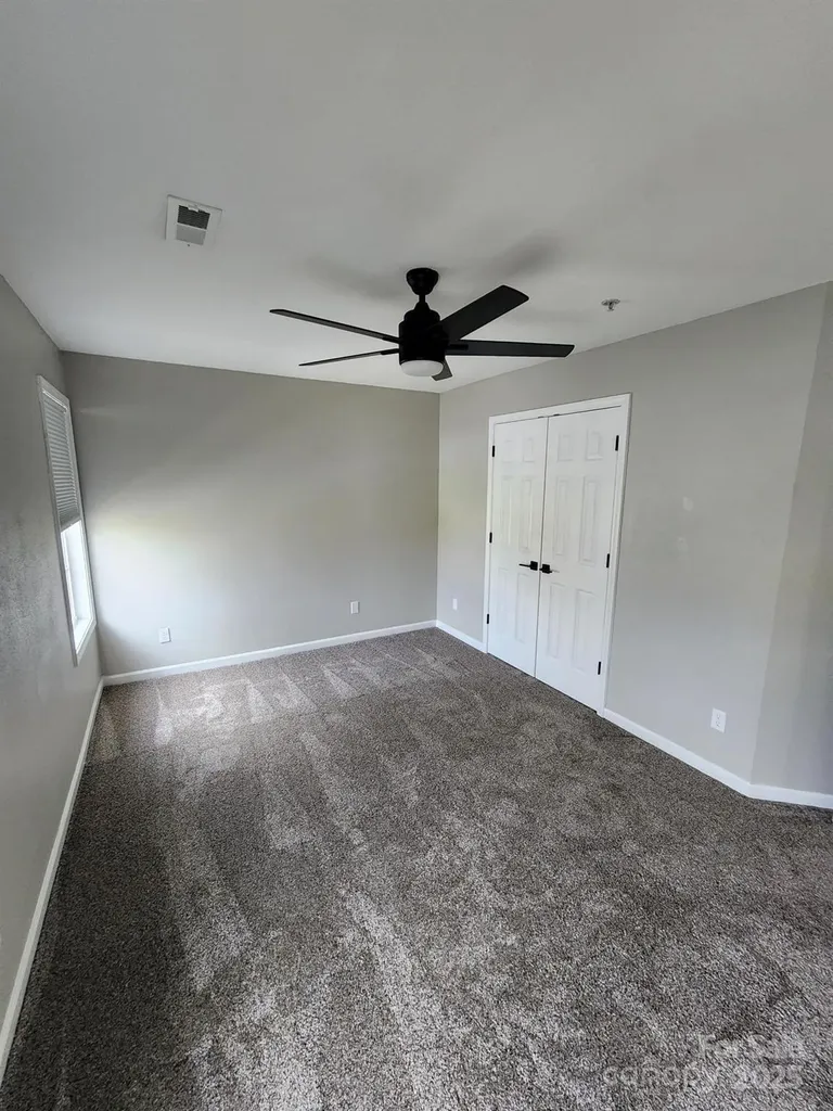 6423 Town Hall Place Harrisburg NC 28075