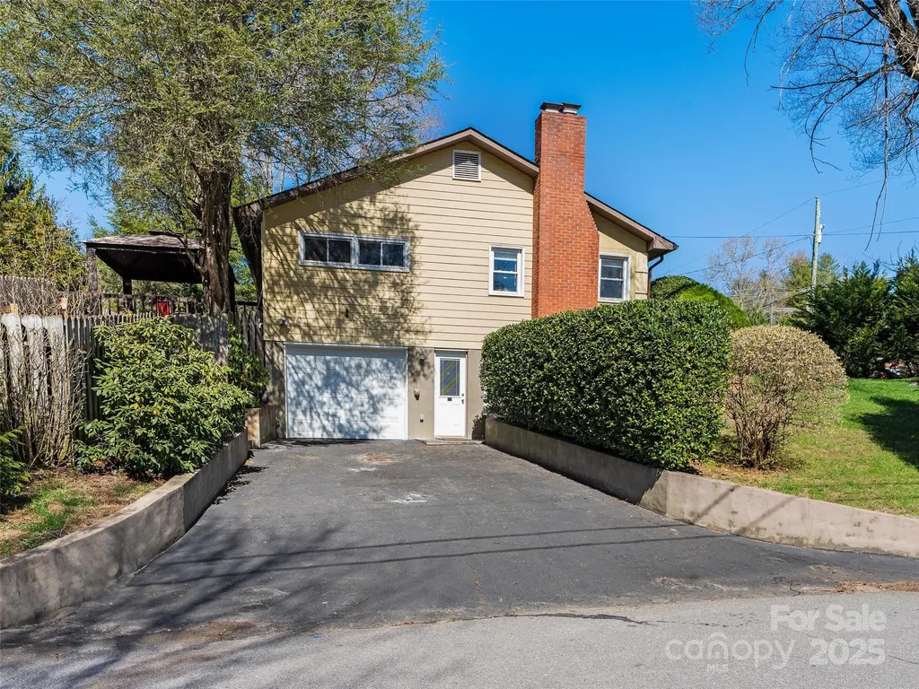 184 Aurora Drive Asheville NC 28805