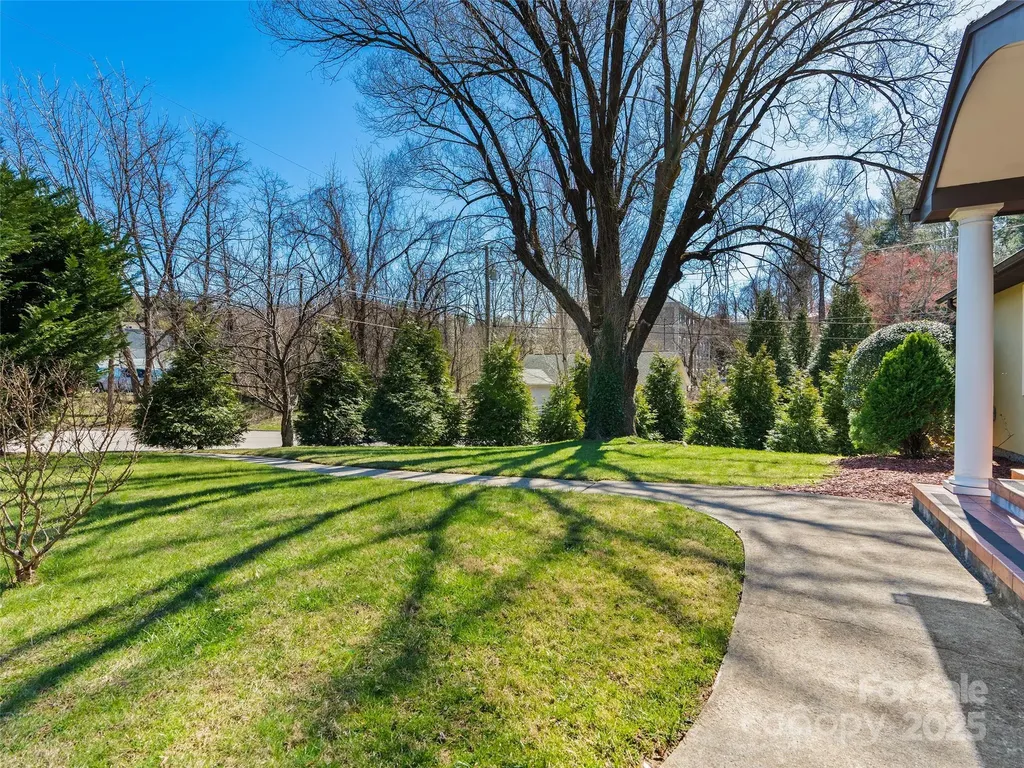 184 Aurora Drive Asheville NC 28805