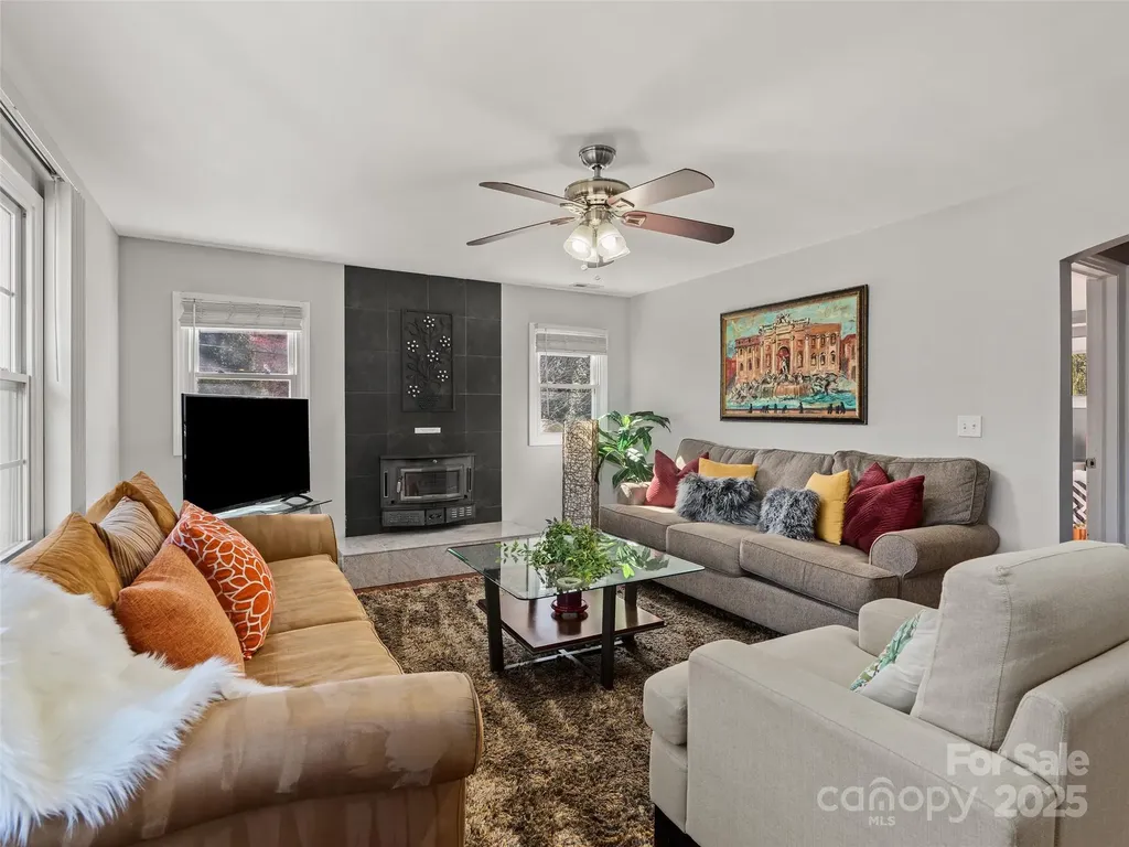 184 Aurora Drive Asheville NC 28805