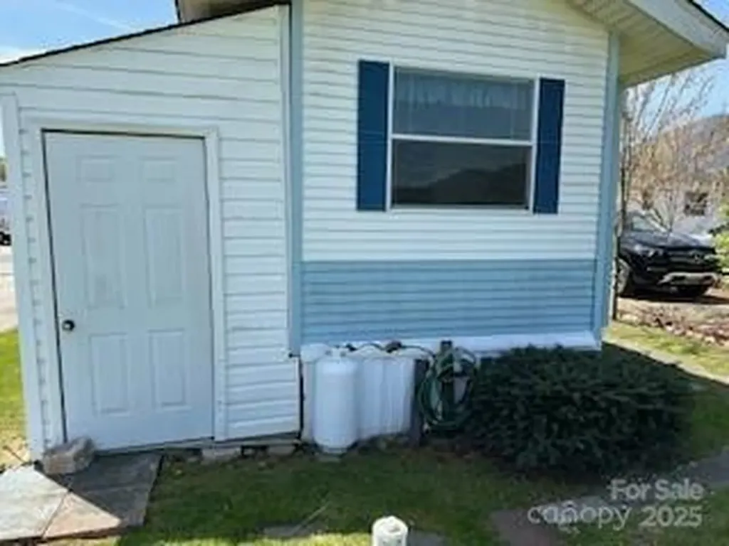 25 Summer Place Drive Waynesville NC 28785
