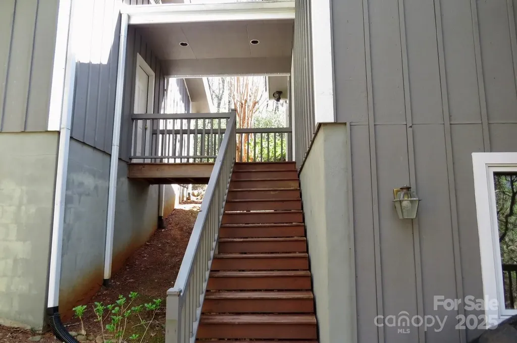 422 Lakeside Drive Lake Toxaway NC 28747
