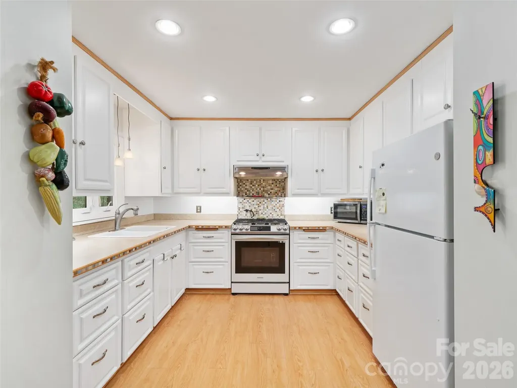3829 Coxes Creek Road Burnsville NC 28714