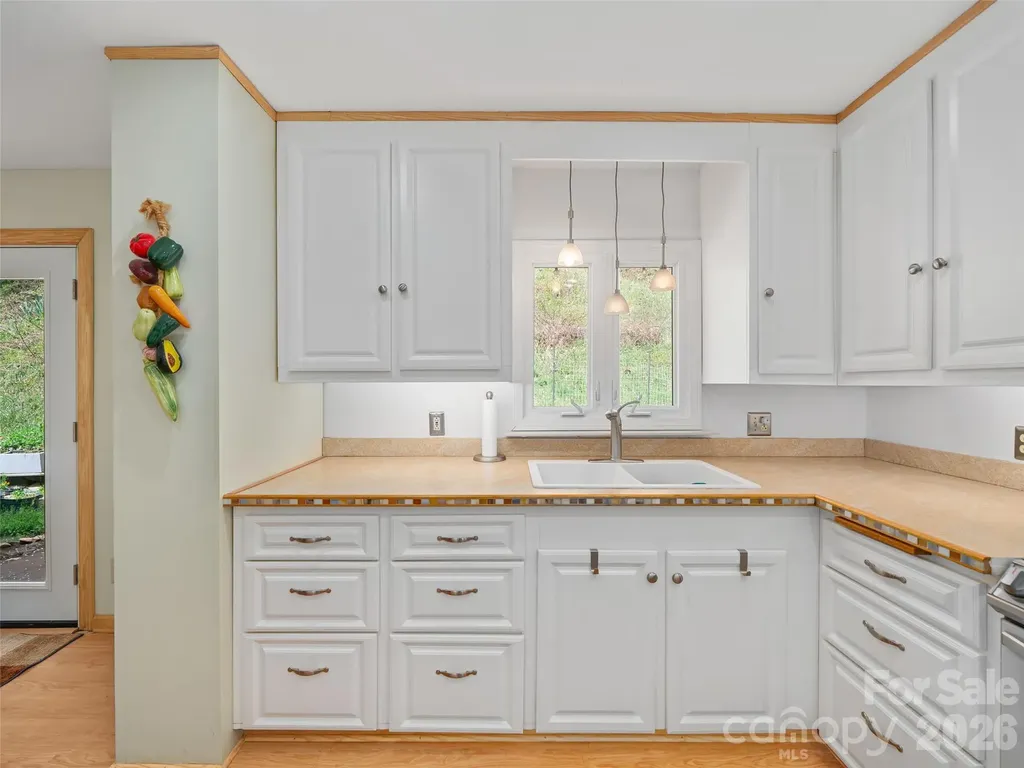3829 Coxes Creek Road Burnsville NC 28714