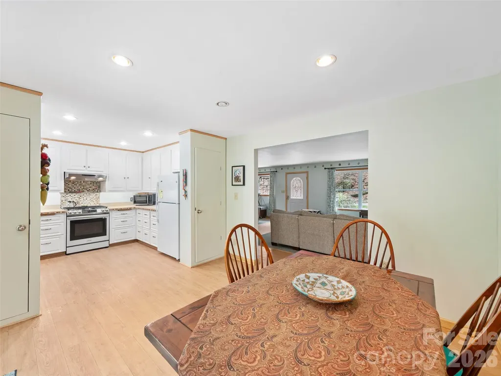 3829 Coxes Creek Road Burnsville NC 28714