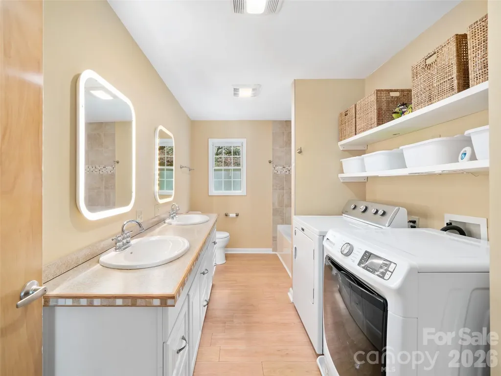 3829 Coxes Creek Road Burnsville NC 28714