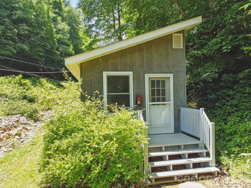 3829 Coxes Creek Road Burnsville NC 28714