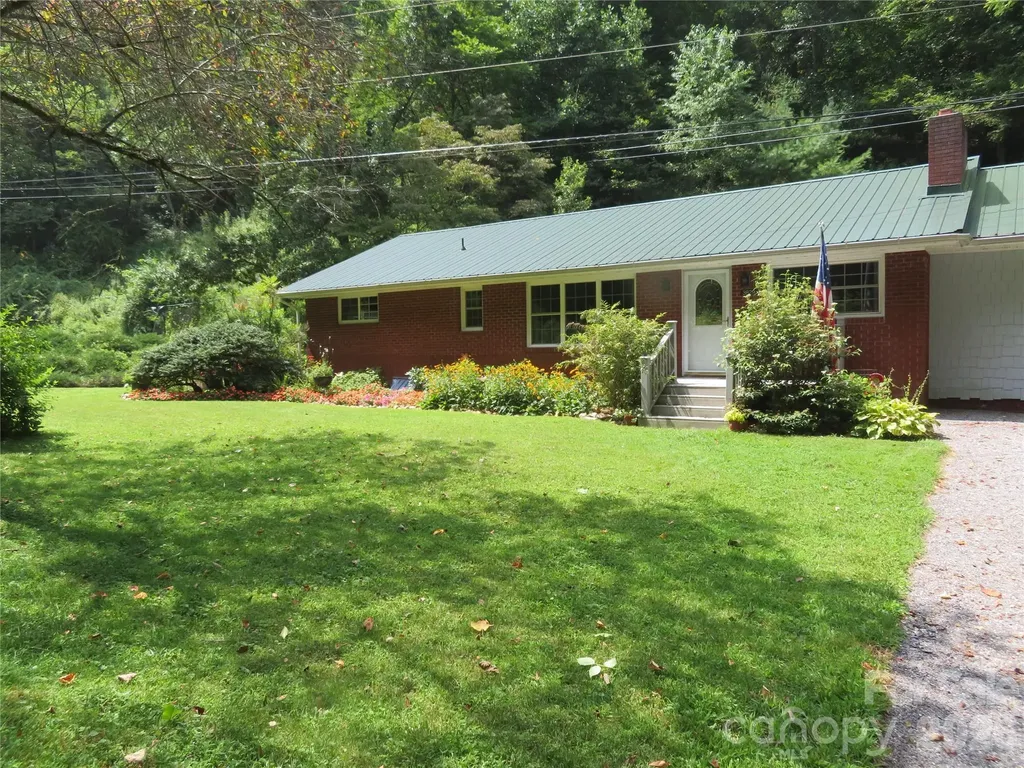 3829 Coxes Creek Road Burnsville NC 28714