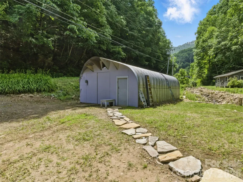 3829 Coxes Creek Road Burnsville NC 28714
