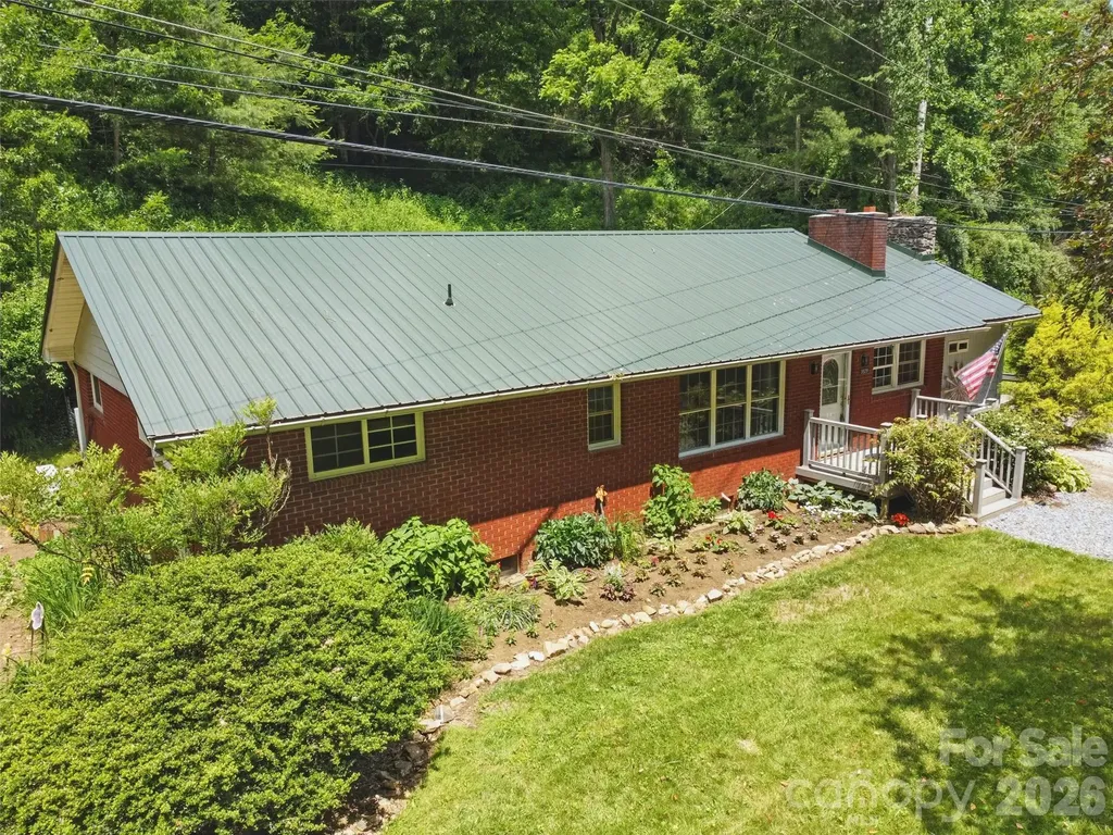 3829 Coxes Creek Road Burnsville NC 28714