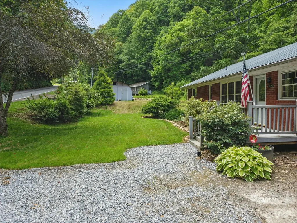 3829 Coxes Creek Road Burnsville NC 28714