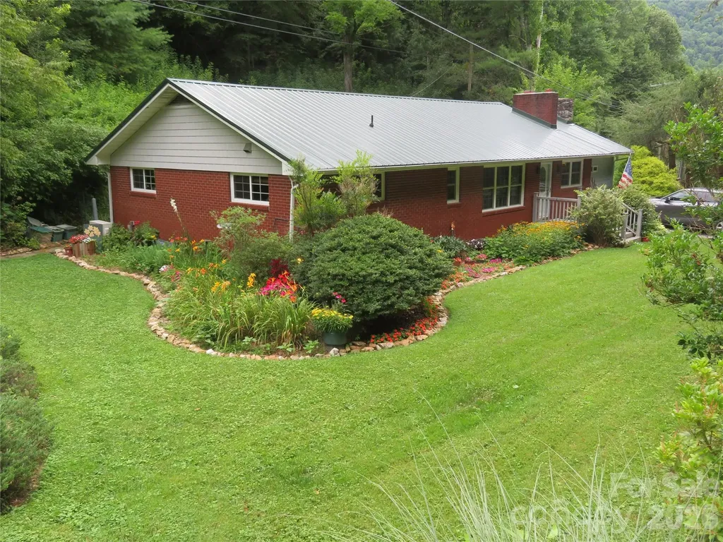 3829 Coxes Creek Road Burnsville NC 28714