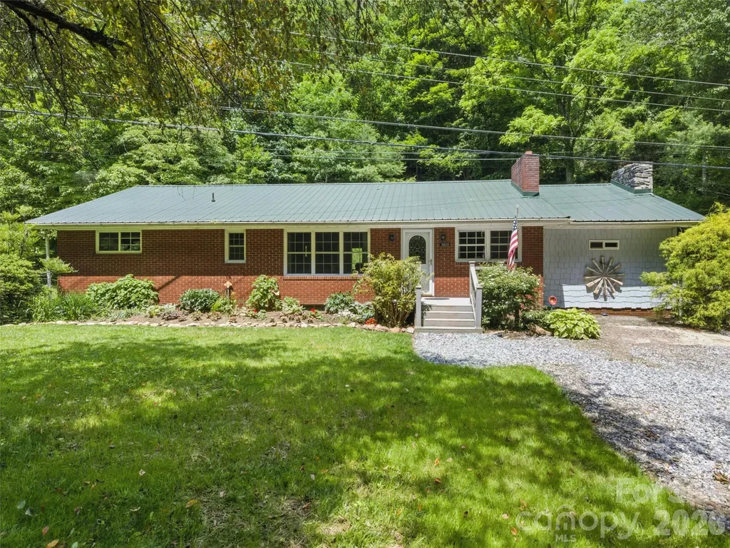 3829 Coxes Creek Road Burnsville NC 28714