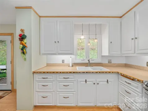 3829 Coxes Creek Road Burnsville NC 28714