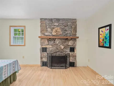 3829 Coxes Creek Road Burnsville NC 28714