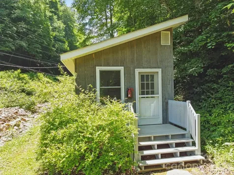 3829 Coxes Creek Road Burnsville NC 28714