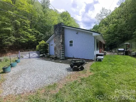 3829 Coxes Creek Road Burnsville NC 28714