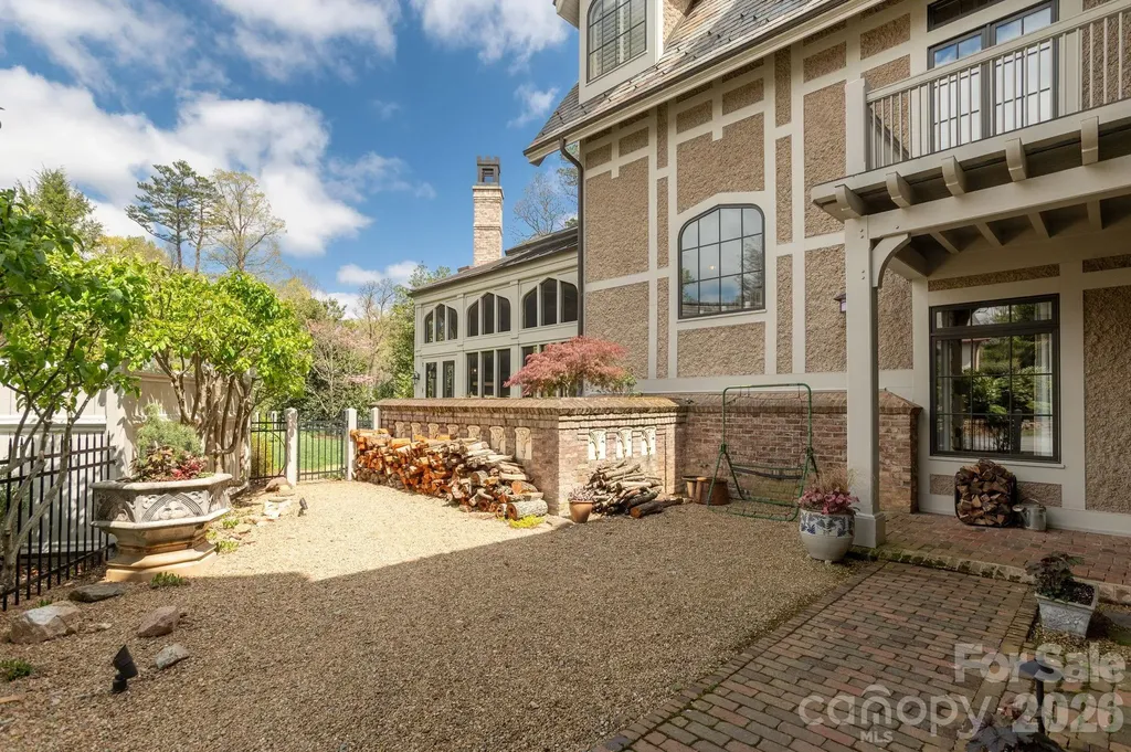 8 Fairway Place Asheville NC 28803