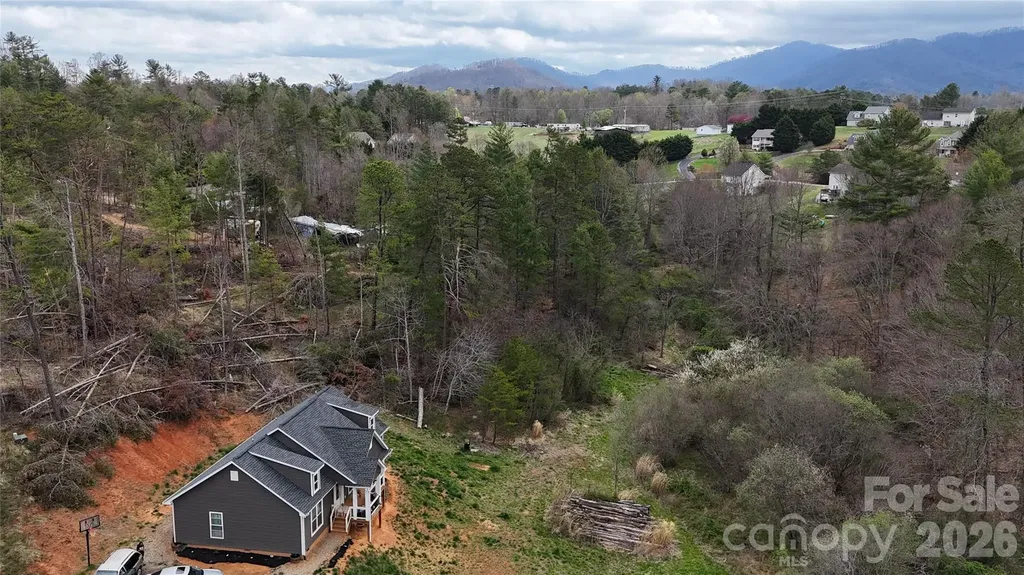 19 Higgins Road Weaverville NC 28787