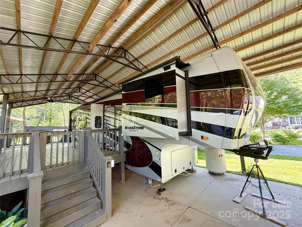 177 Finch Way West Jefferson NC 28694