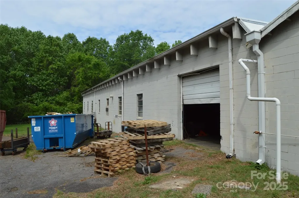 1784 Salisbury Road Statesville NC 28677