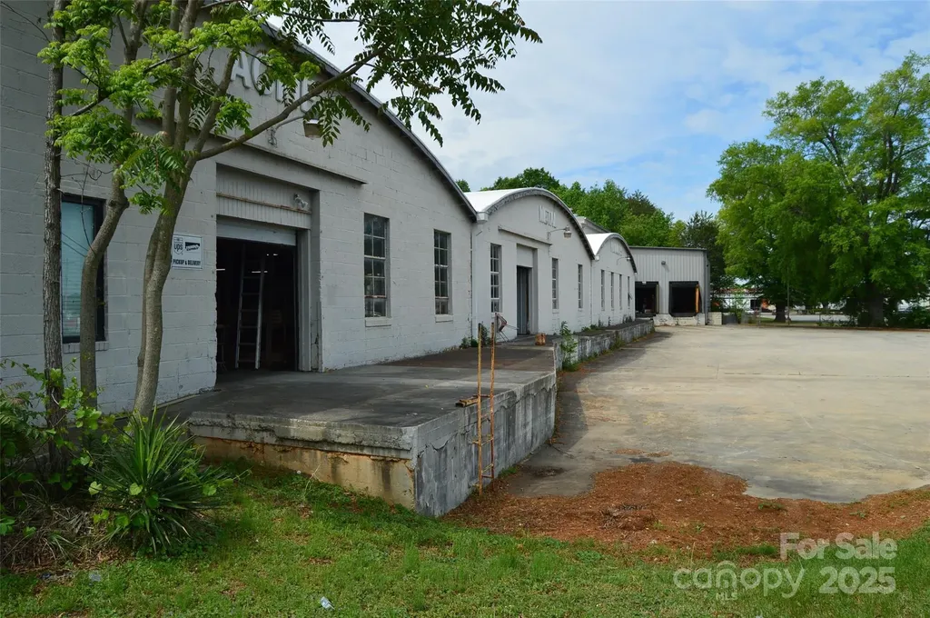 1784 Salisbury Road Statesville NC 28677