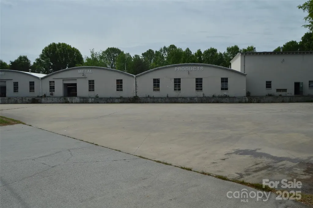 1784 Salisbury Road Statesville NC 28677