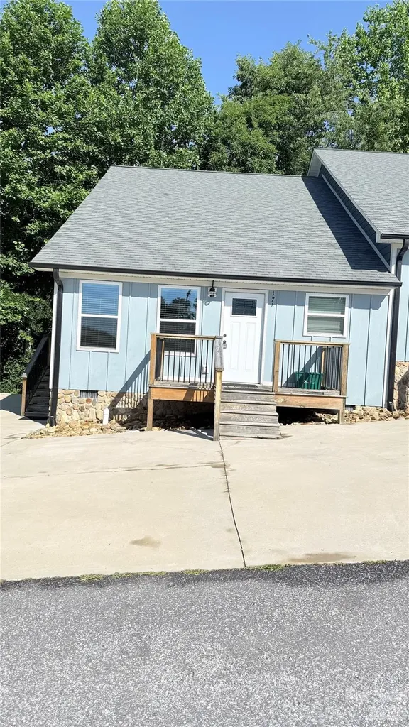 17 Meredith Lane Marion NC 28752
