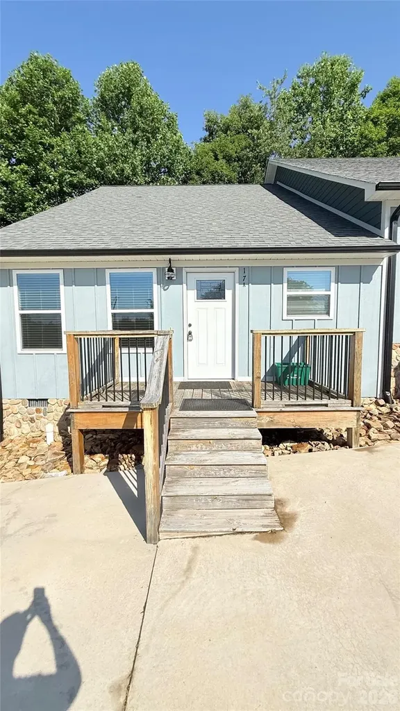 17 Meredith Lane Marion NC 28752
