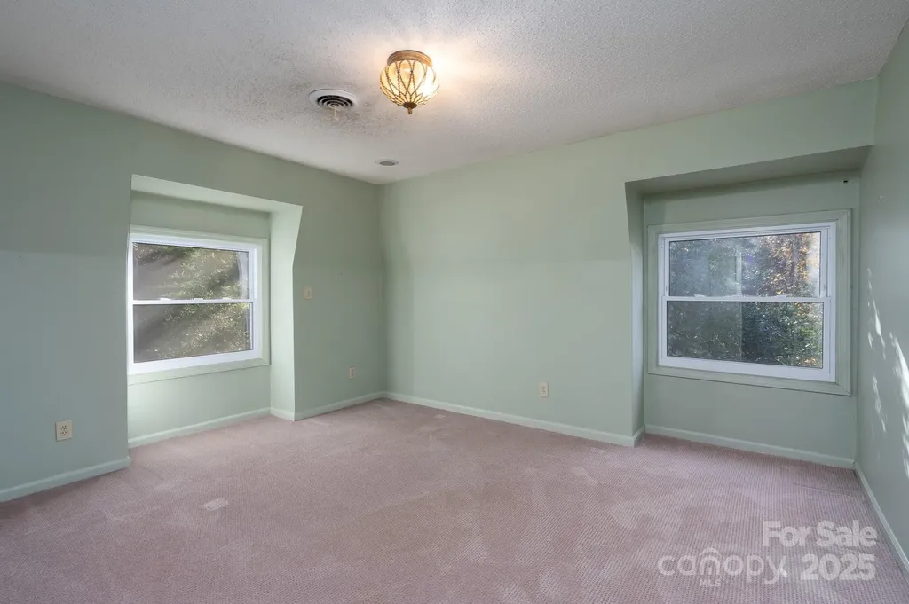 758 Williamsburg Drive NE Concord NC 28025