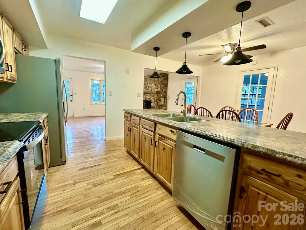 5381 State Hwy 197 S Highway Burnsville NC 28714