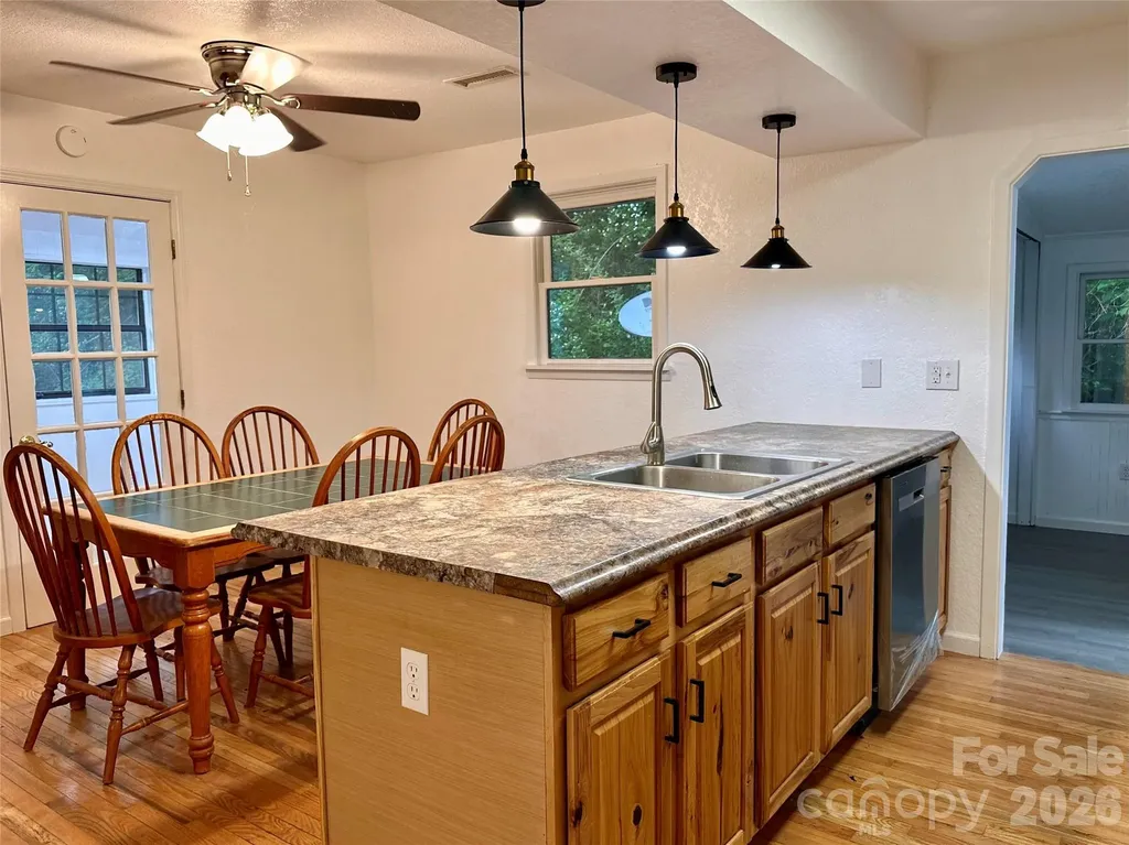5381 State Hwy 197 S Highway Burnsville NC 28714