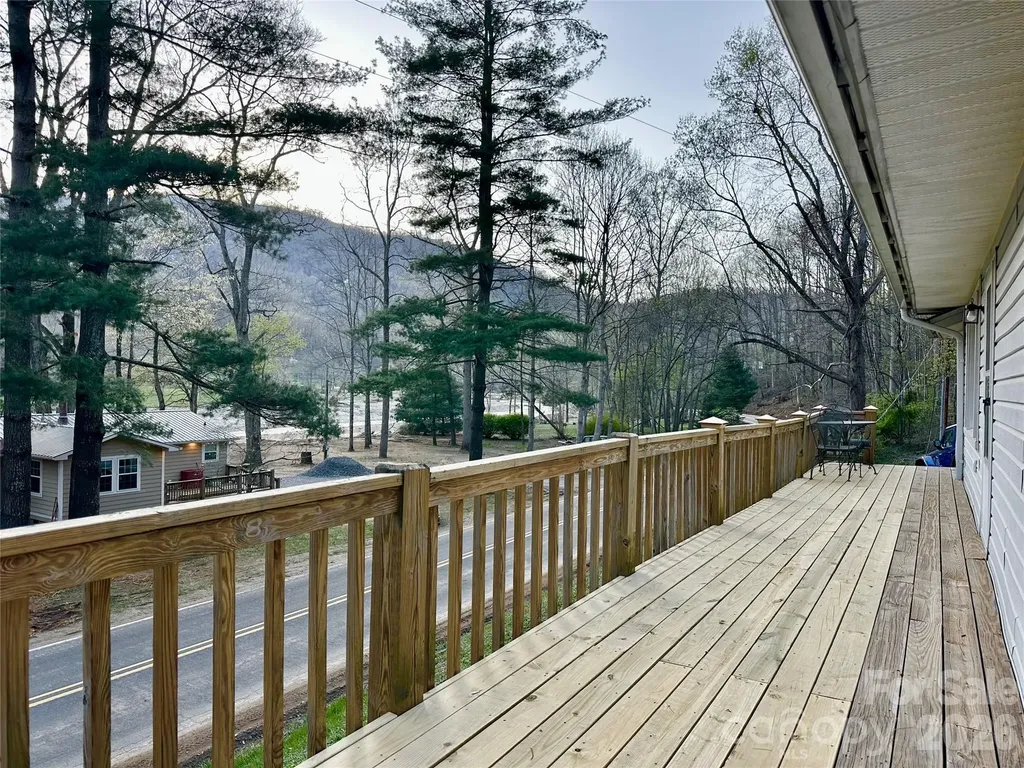 5381 State Hwy 197 S Highway Burnsville NC 28714