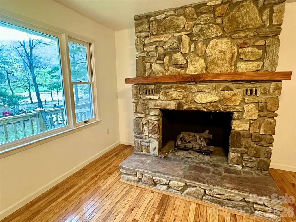 5381 State Hwy 197 S Highway Burnsville NC 28714