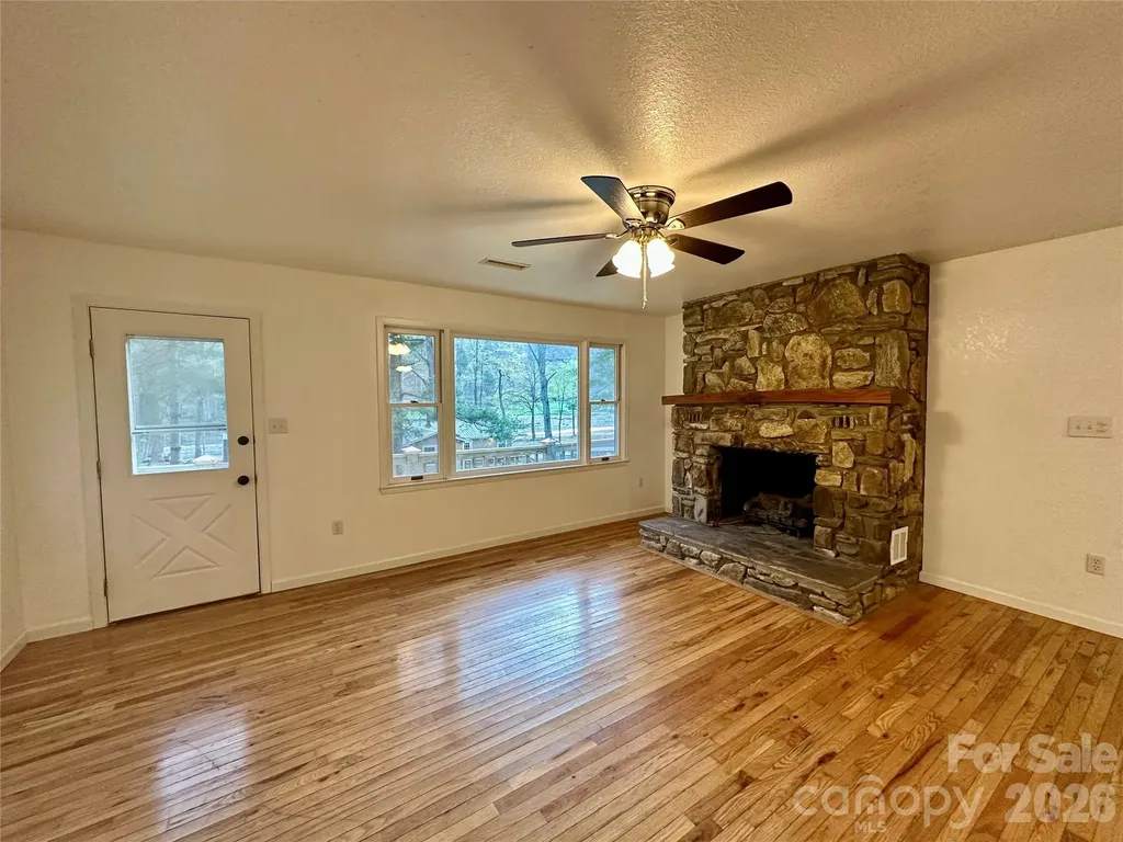 5381 State Hwy 197 S Highway Burnsville NC 28714