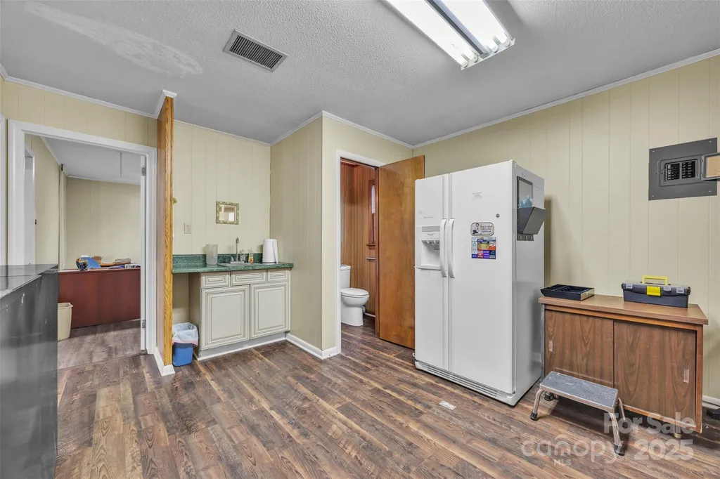 10 1st Avenue NW Taylorsville NC 28681