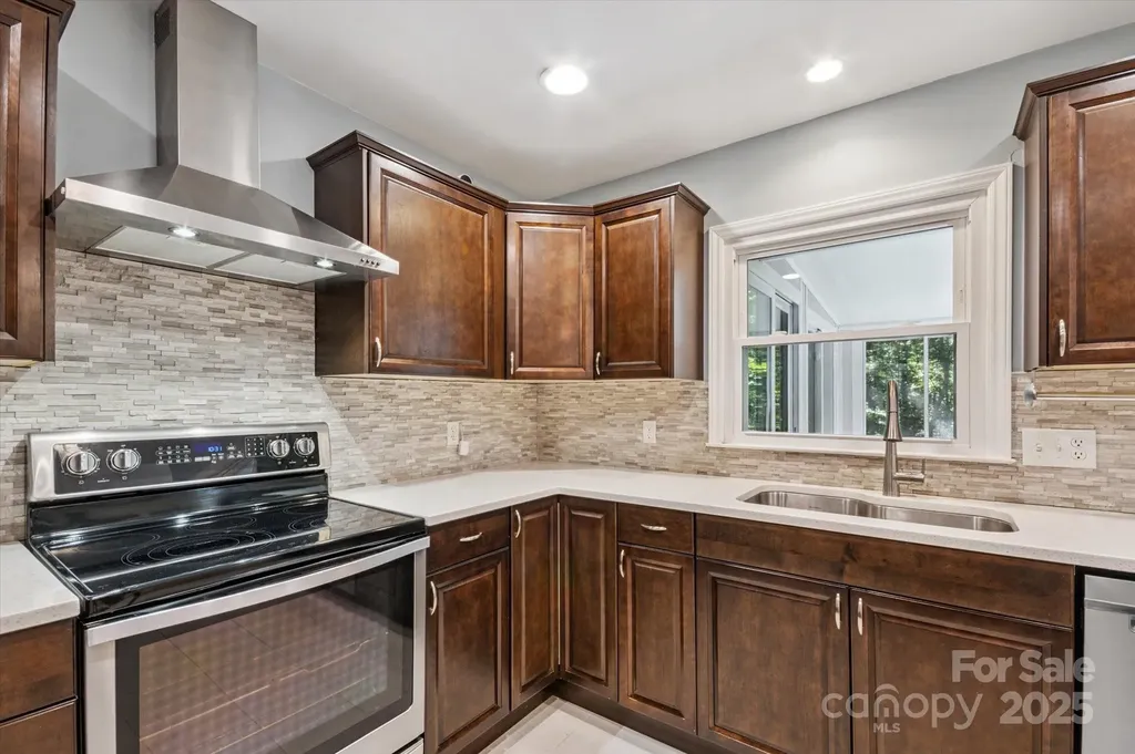 104 Britton Avenue Hendersonville NC 28791