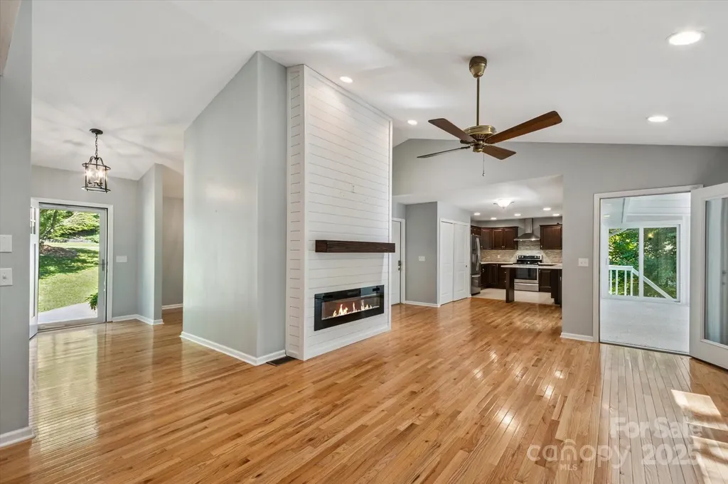 104 Britton Avenue Hendersonville NC 28791