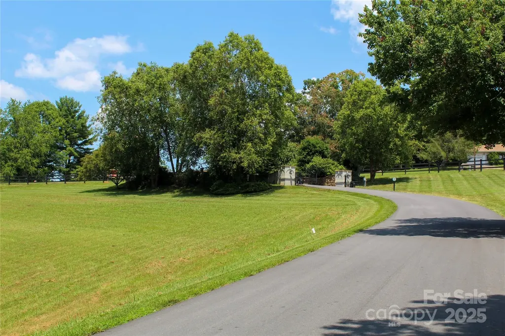 9999 Settlers Trail Mars Hill NC 28754