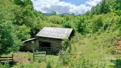 2087 Henry Road Sylva NC 28779