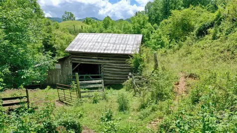 2087 Henry Road Sylva NC 28779