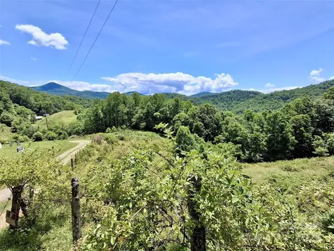 2087 Henry Road Sylva NC 28779