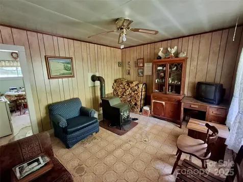 2087 Henry Road Sylva NC 28779