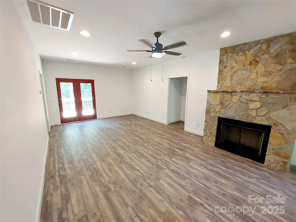 93 Badger Run Hendersonville NC 28739