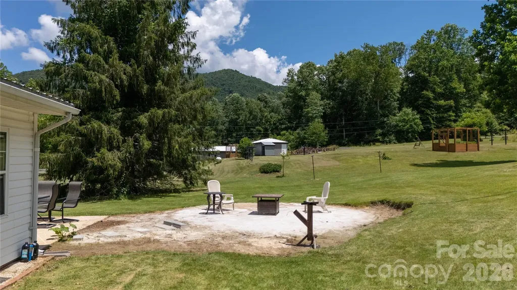 1424 Bear Creek Road Bakersville NC 28705