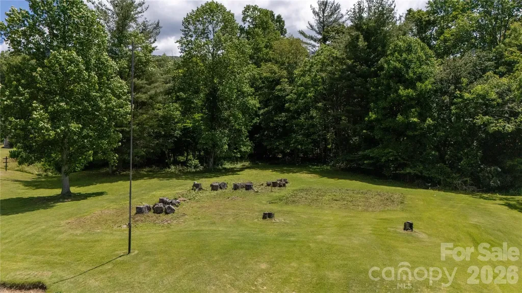 1424 Bear Creek Road Bakersville NC 28705