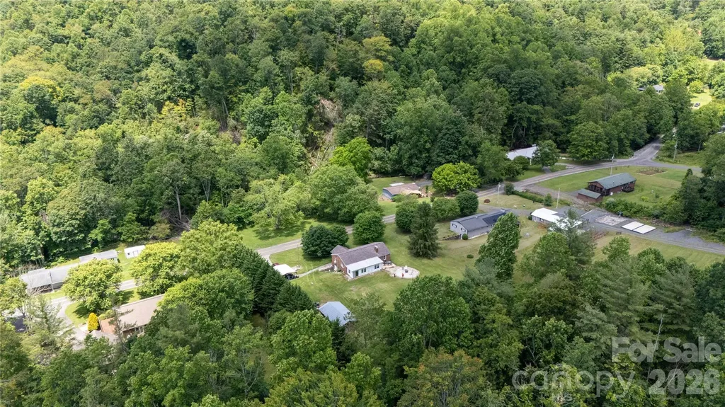 1424 Bear Creek Road Bakersville NC 28705