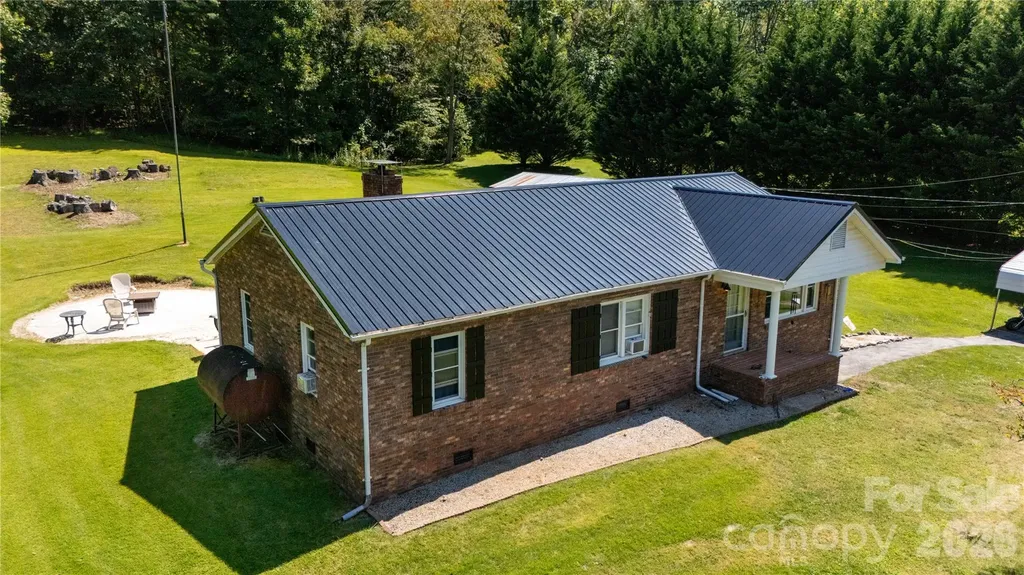 1424 Bear Creek Road Bakersville NC 28705